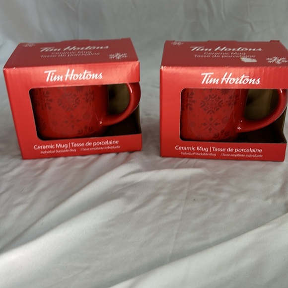 Set of 2x Tim Hortons stackable ceramic snowflake holiday mugs - Picture 1 of 3